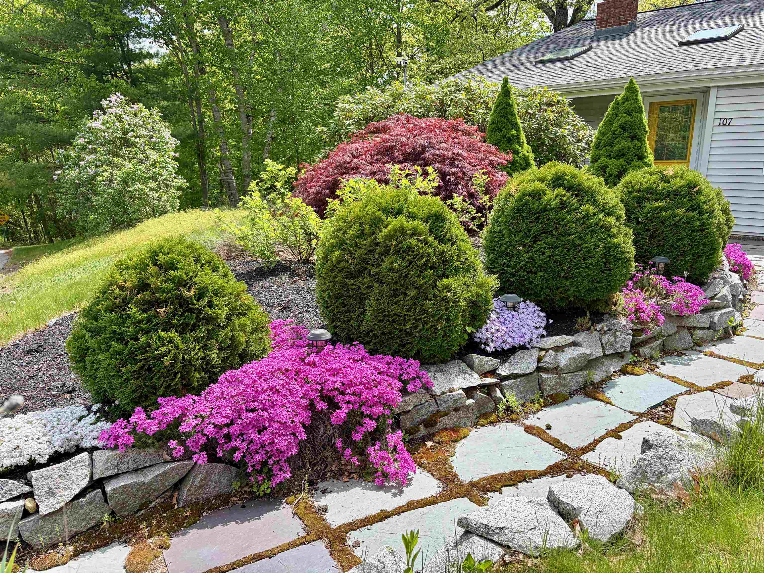 107 Hackett Hill Road Hooksett, NH 03106 - Photo 2 of 39