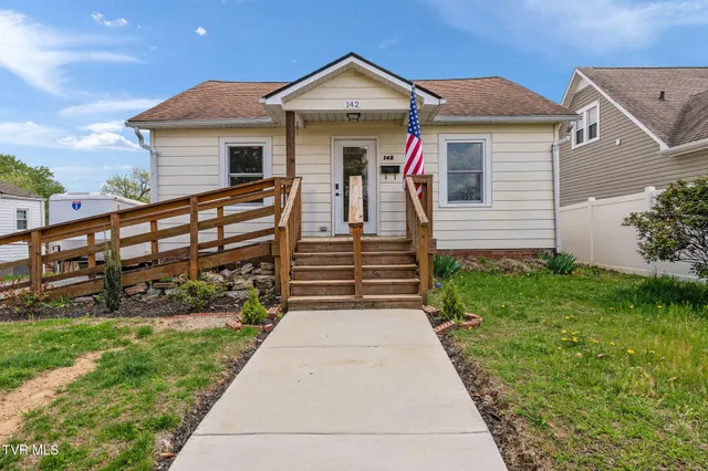 $1,800 | 142 East Park Drive, Unit A, Kingsport, TN 37660