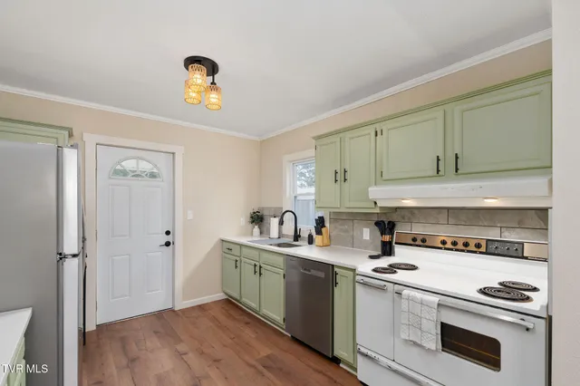 $1,800 | 142 East Park Drive, Unit A, Kingsport, TN 37660