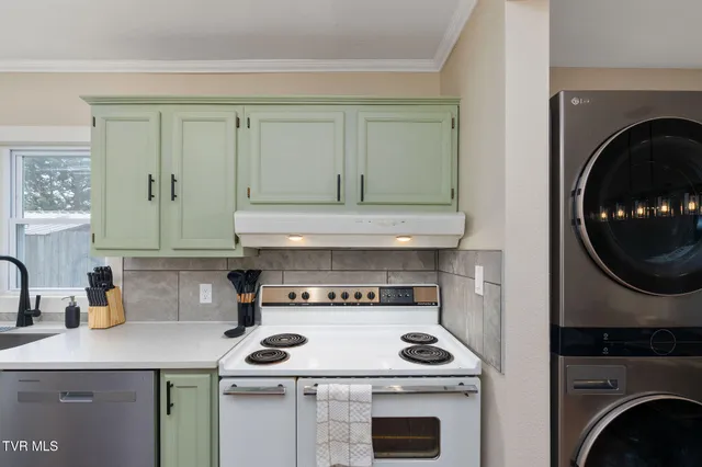 $1,800 | 142 East Park Drive, Unit A, Kingsport, TN 37660