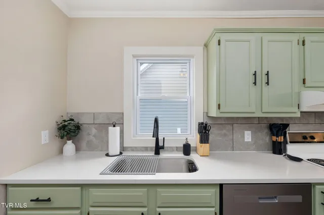 $1,800 | 142 East Park Drive, Unit A, Kingsport, TN 37660