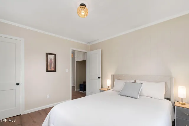 $1,800 | 142 East Park Drive, Unit A, Kingsport, TN 37660