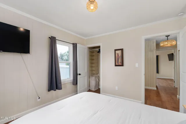 $1,800 | 142 East Park Drive, Unit A, Kingsport, TN 37660