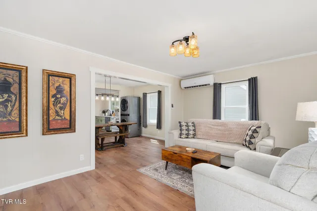 $1,800 | 142 East Park Drive, Unit A, Kingsport, TN 37660