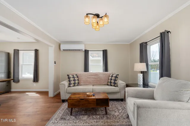 $1,800 | 142 East Park Drive, Unit A, Kingsport, TN 37660