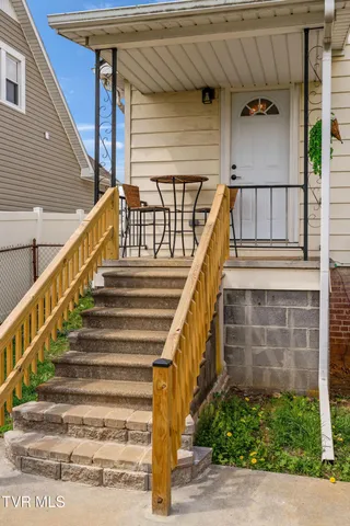 $1,800 | 142 East Park Drive, Unit A, Kingsport, TN 37660