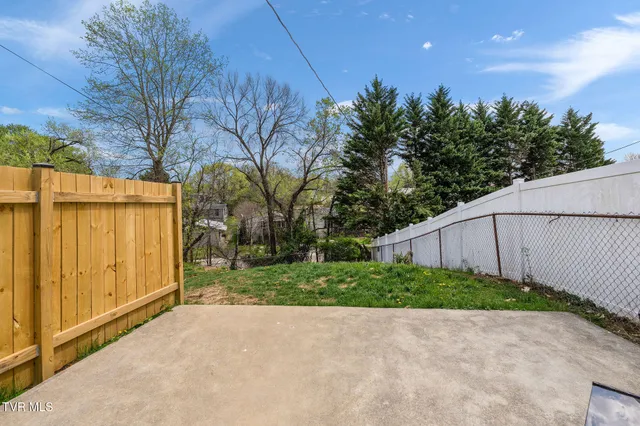 $1,800 | 142 East Park Drive, Unit A, Kingsport, TN 37660