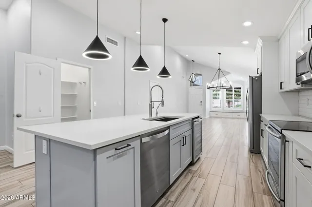 $2,700 | 20815 North 38th Street, Phoenix, AZ 85050