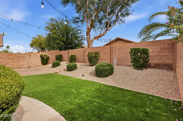 a view of back yard of the house