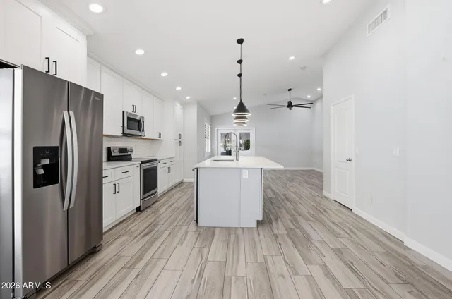 $2,700 | 20815 North 38th Street, Phoenix, AZ 85050