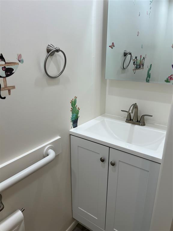 13891 Southeast 126th Boulevard, Unit 121 Okeechobee, FL 34974 - Photo 13 of 45 a bathroom with a sink and a mirror