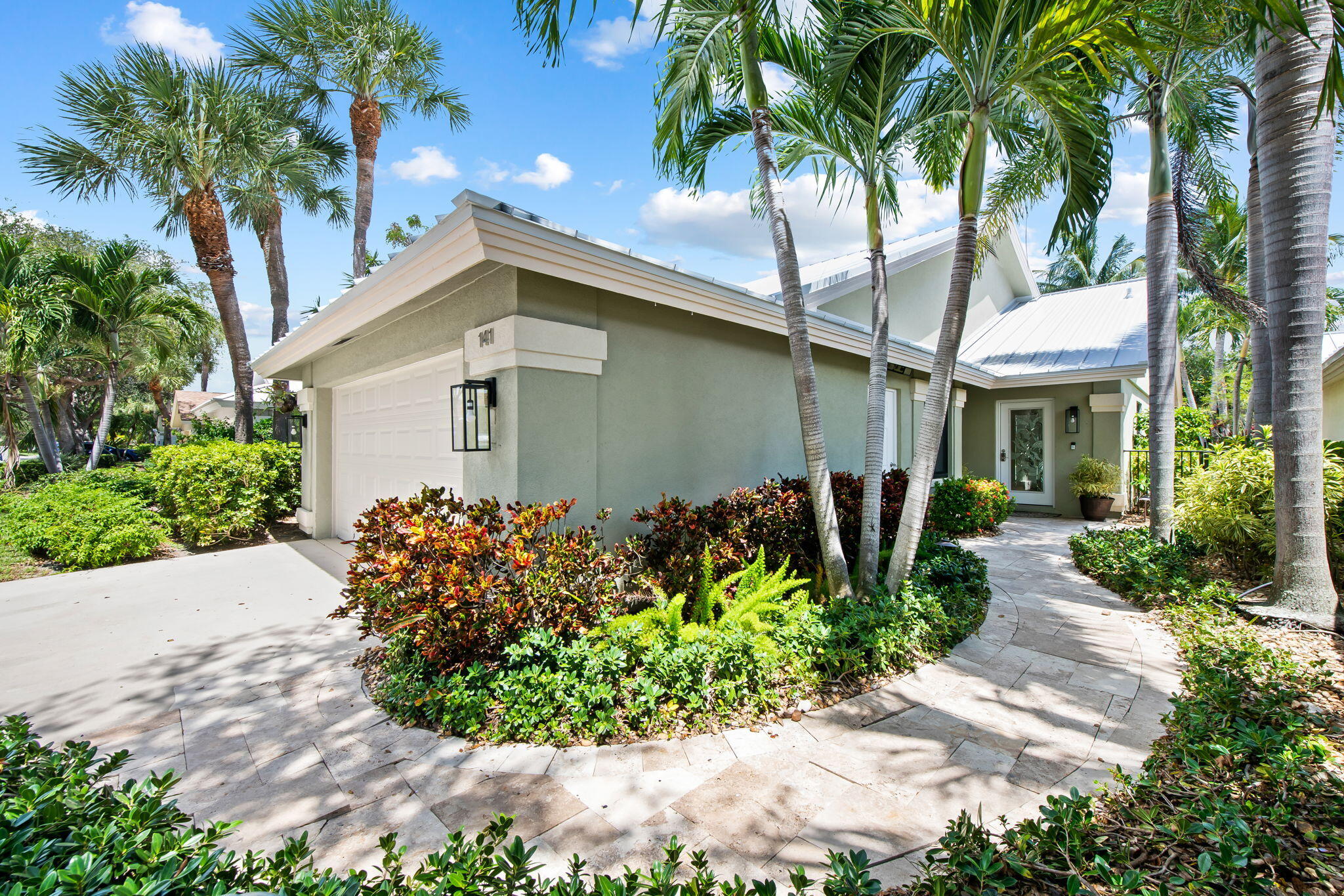 141 Sand Pine Drive Jupiter, FL 33477 - Photo 4 of 47 17-web-or-mls-DSC_9780