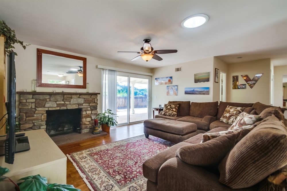 13532 Tobiasson Road Poway, CA 92064 - Photo 3 of 25