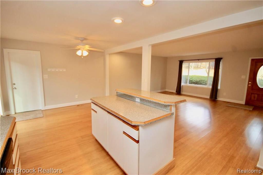 6070 Darramoor Road Bloomfield Hills, MI 48301 - Photo 7 of 22