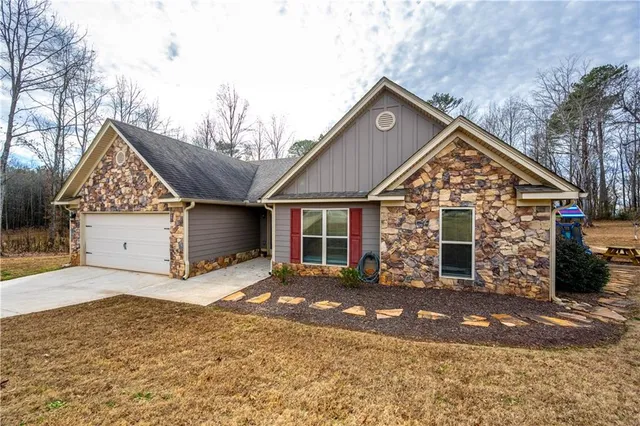 $397,500 | 336 Dixie Ct Mount, Mount Airy, GA 30563
