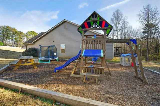 $397,500 | 336 Dixie Ct Mount, Mount Airy, GA 30563