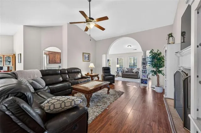 $397,500 | 336 Dixie Ct Mount, Mount Airy, GA 30563