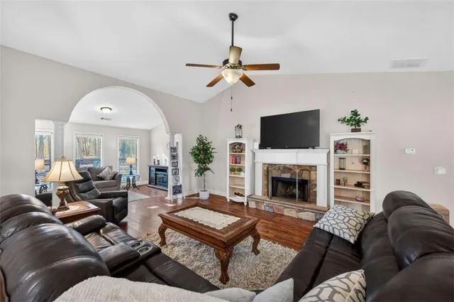 $397,500 | 336 Dixie Ct Mount, Mount Airy, GA 30563