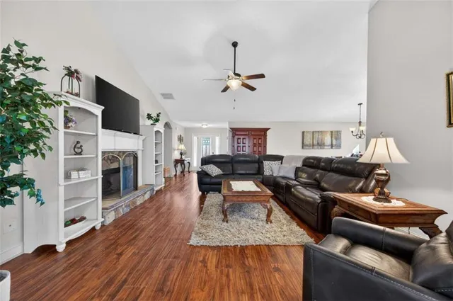 $397,500 | 336 Dixie Ct Mount, Mount Airy, GA 30563