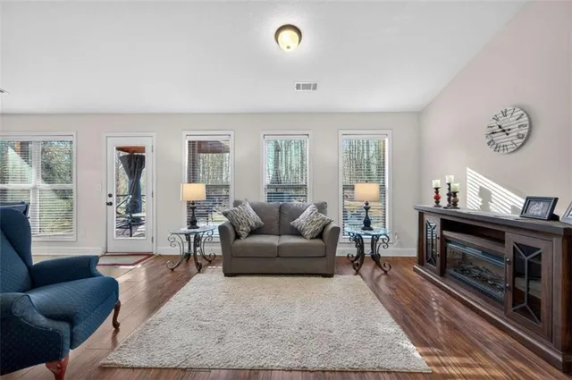 $397,500 | 336 Dixie Ct Mount, Mount Airy, GA 30563