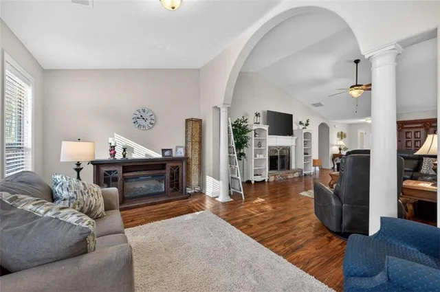 $397,500 | 336 Dixie Ct Mount, Mount Airy, GA 30563