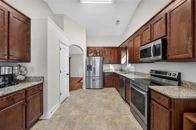 $397,500 | 336 Dixie Ct Mount, Mount Airy, GA 30563