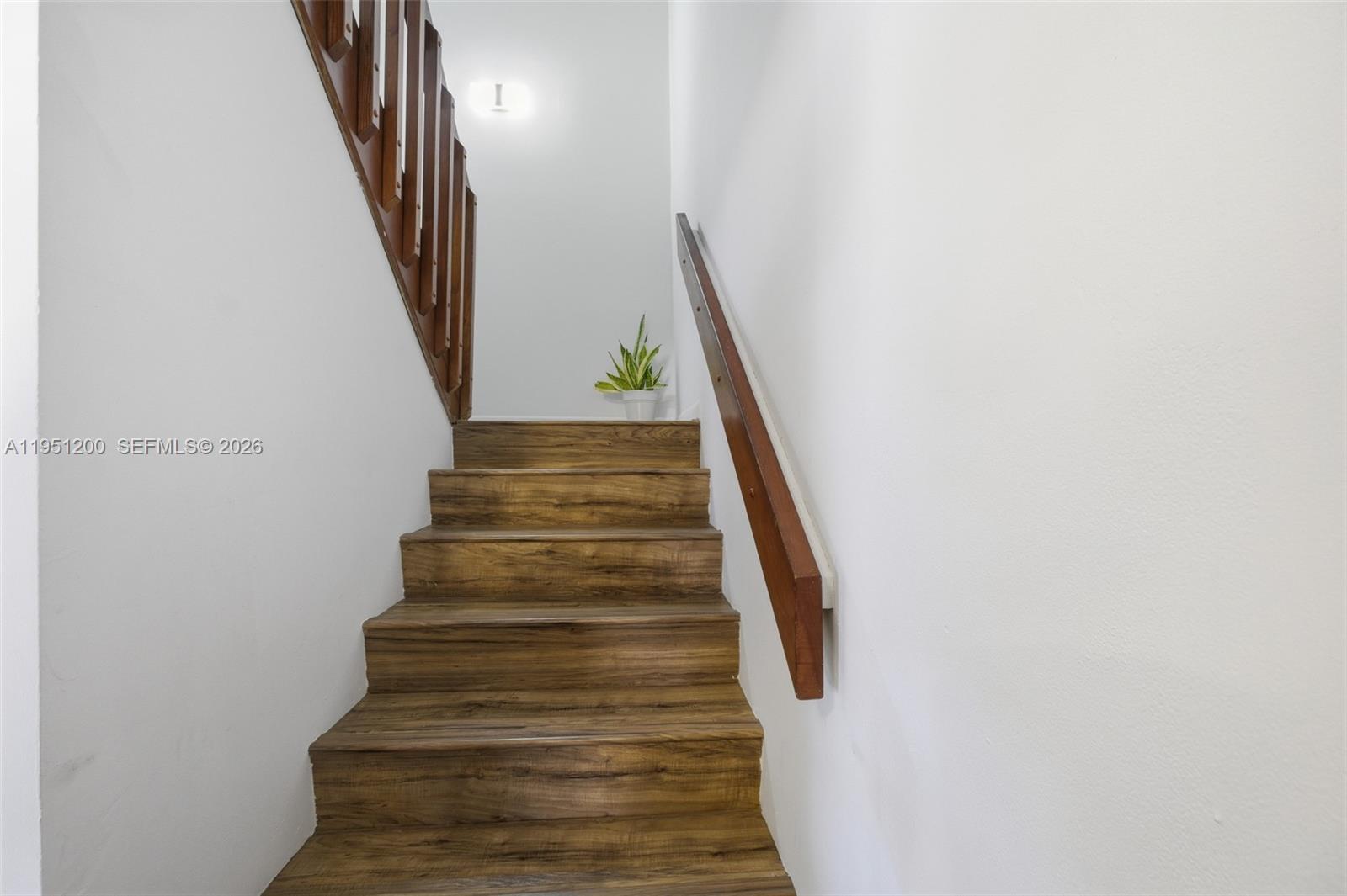 23024 Oxford Place, Unit C Boca Raton, FL 33433 - Photo 16 of 22 a view of entryway