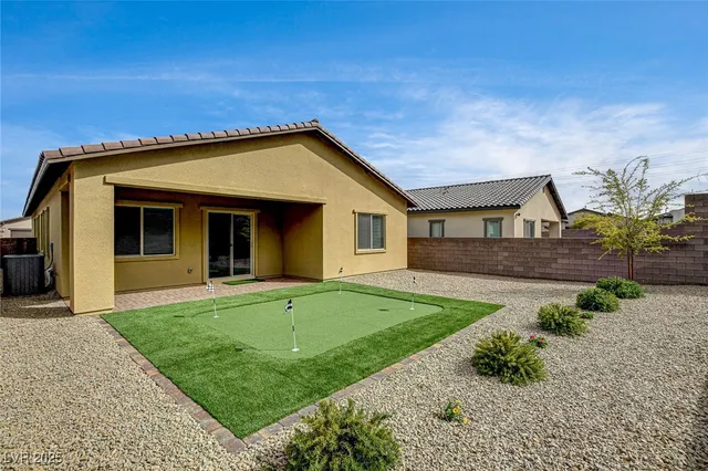 $3,400 | 97 Sarabeth Street, Las Vegas, NV 89138