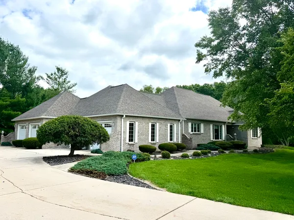 $495,000 | 2202 Meadows Drive, Sterling, IL 61081