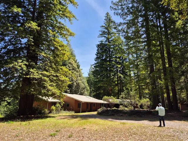 a view of a lake with houses