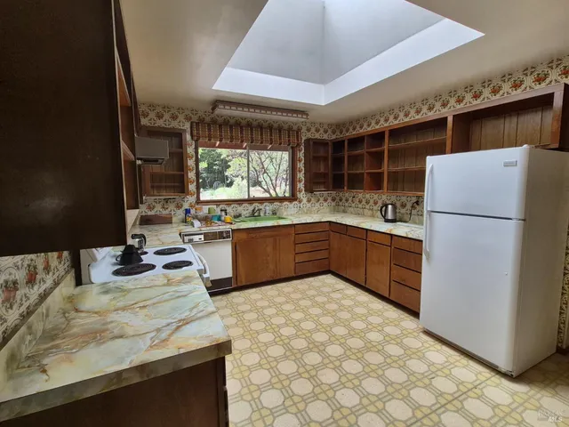 $1,950,000 | 11903 Branscomb Road, Laytonville, CA 95454