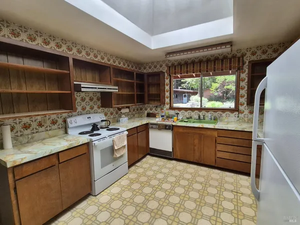 $1,950,000 | 11903 Branscomb Road, Laytonville, CA 95454