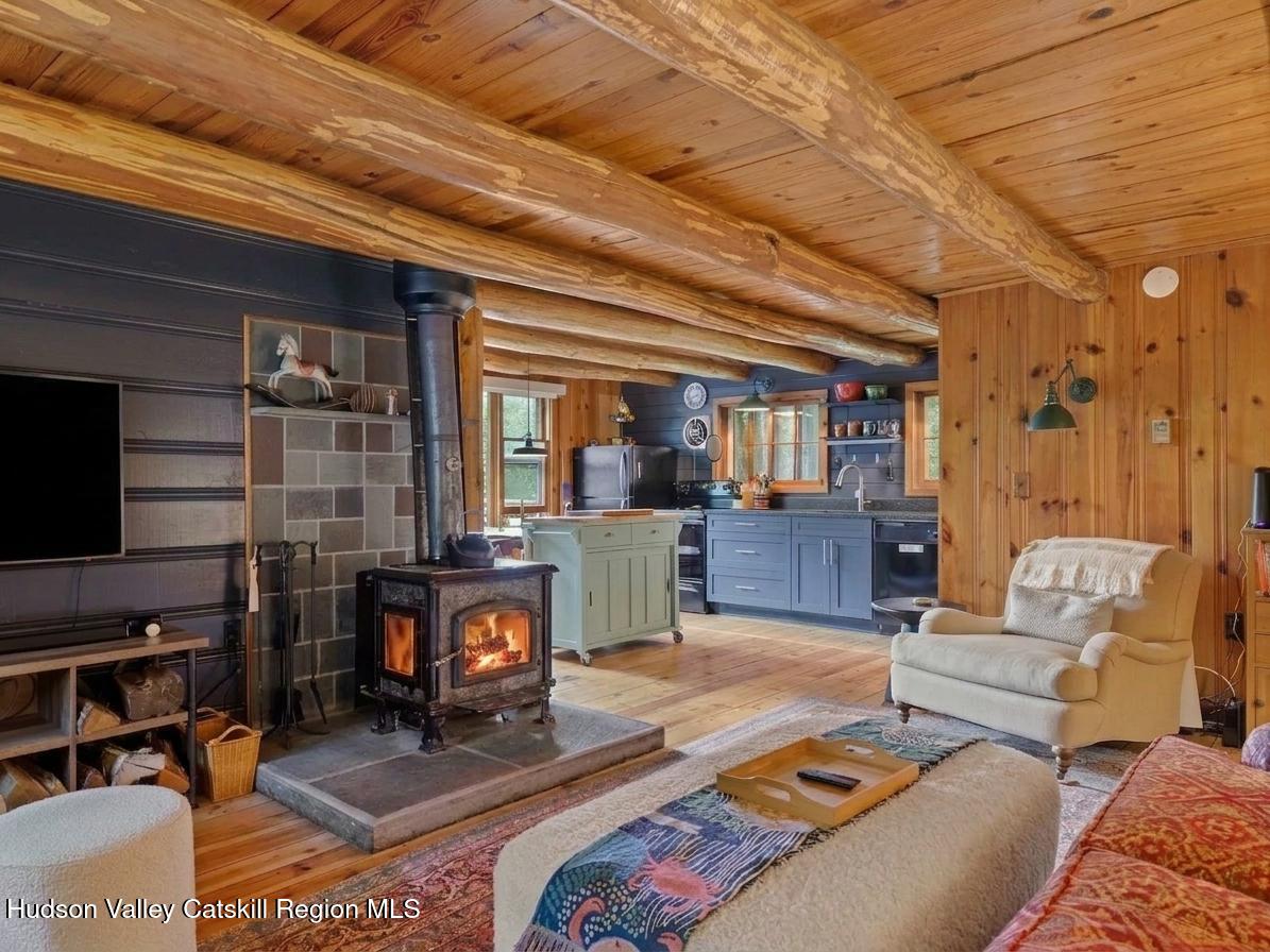 60 Muddy Brook Road Phoenicia, NY 12464 - Photo 15 of 33 collov-ai_20260623060902_pziu8a