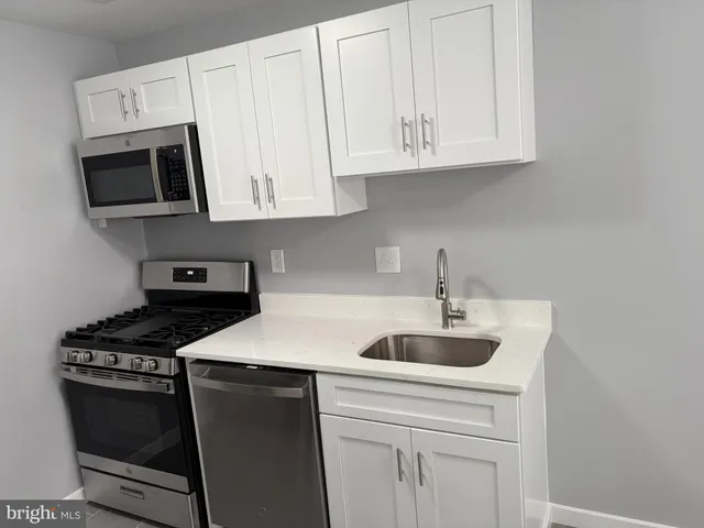 $1,800 | 5464 85th Avenue, Unit 201, Hyattsville, MD 20784