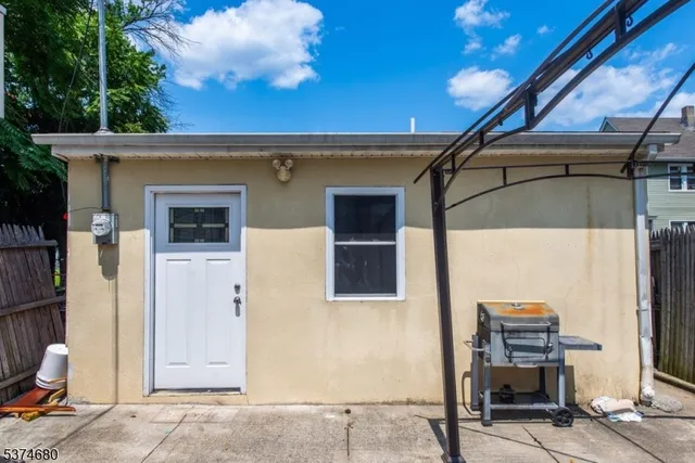 $1,900 | 503 12th Avenue, Unit 3, Paterson, NJ 07514