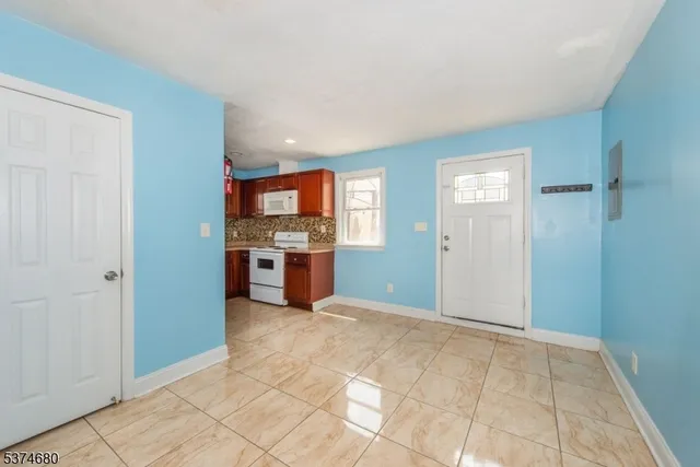 $1,900 | 503 12th Avenue, Unit 3, Paterson, NJ 07514