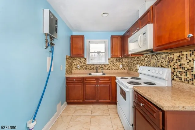 $1,900 | 503 12th Avenue, Unit 3, Paterson, NJ 07514