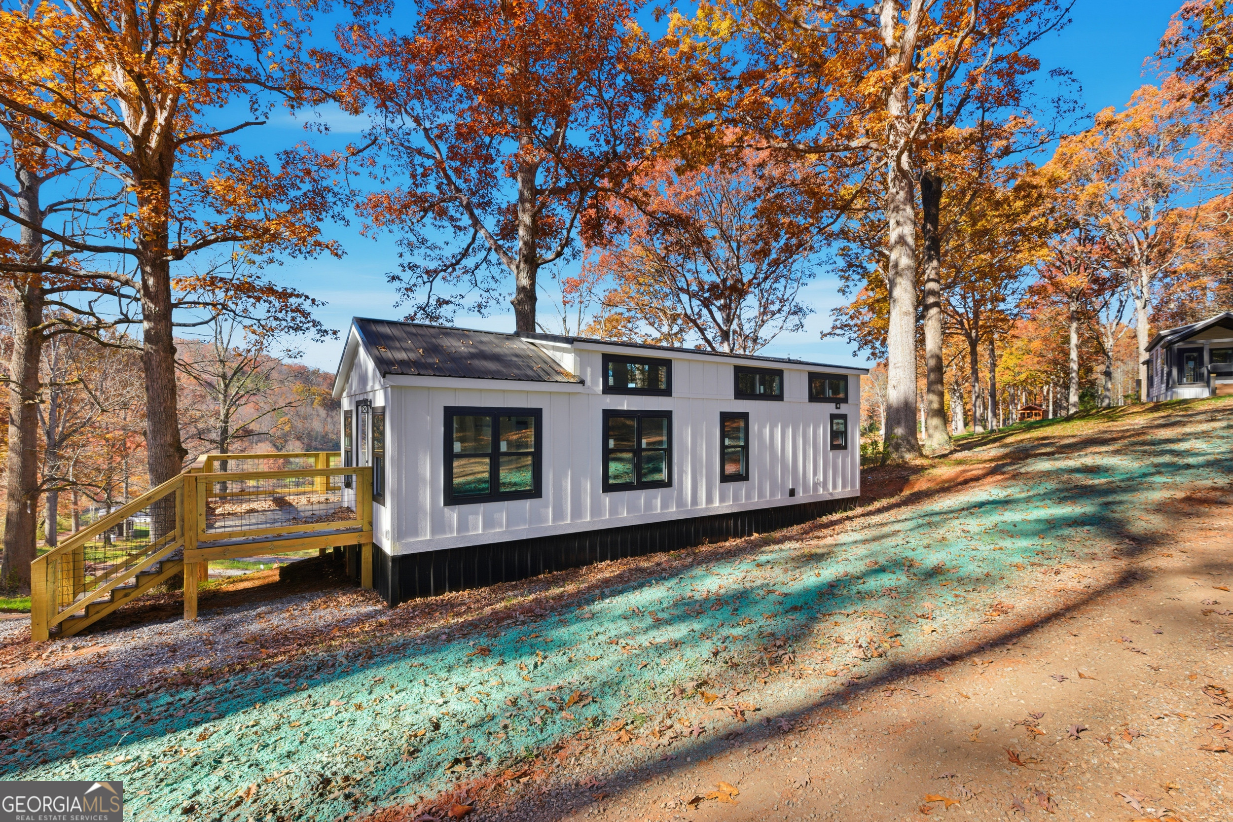 527 Saunders Road Franklin, NC 28734 - Photo 3 of 25 a front view of house with yard