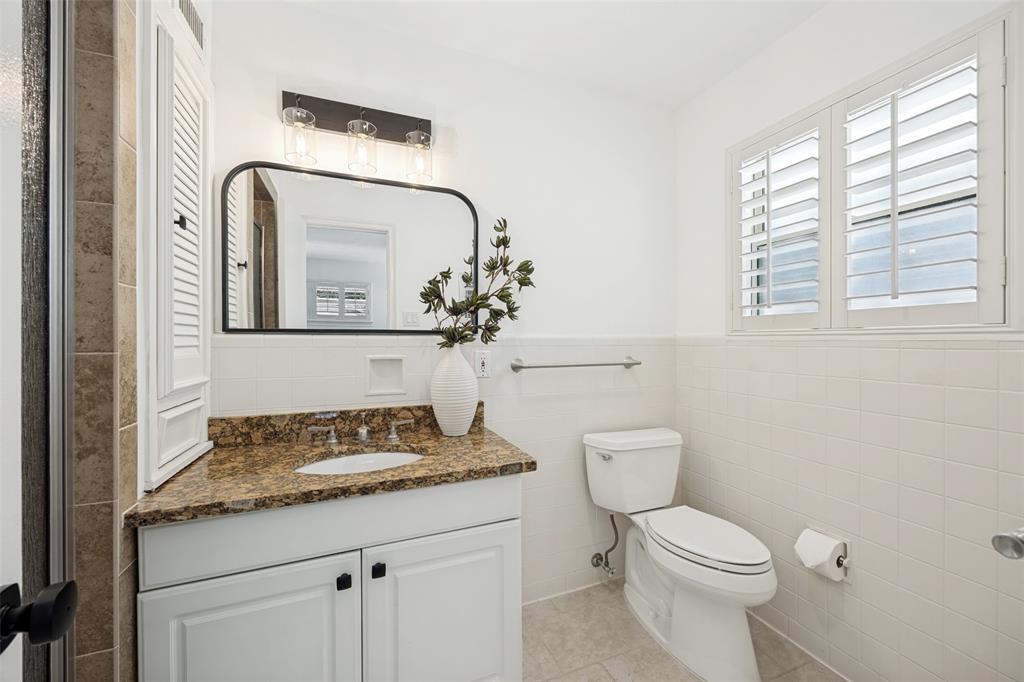 8619 Edgemere Road, Unit C Dallas, TX 75225 - Photo 26 of 30 Primary BR ensuite Bath