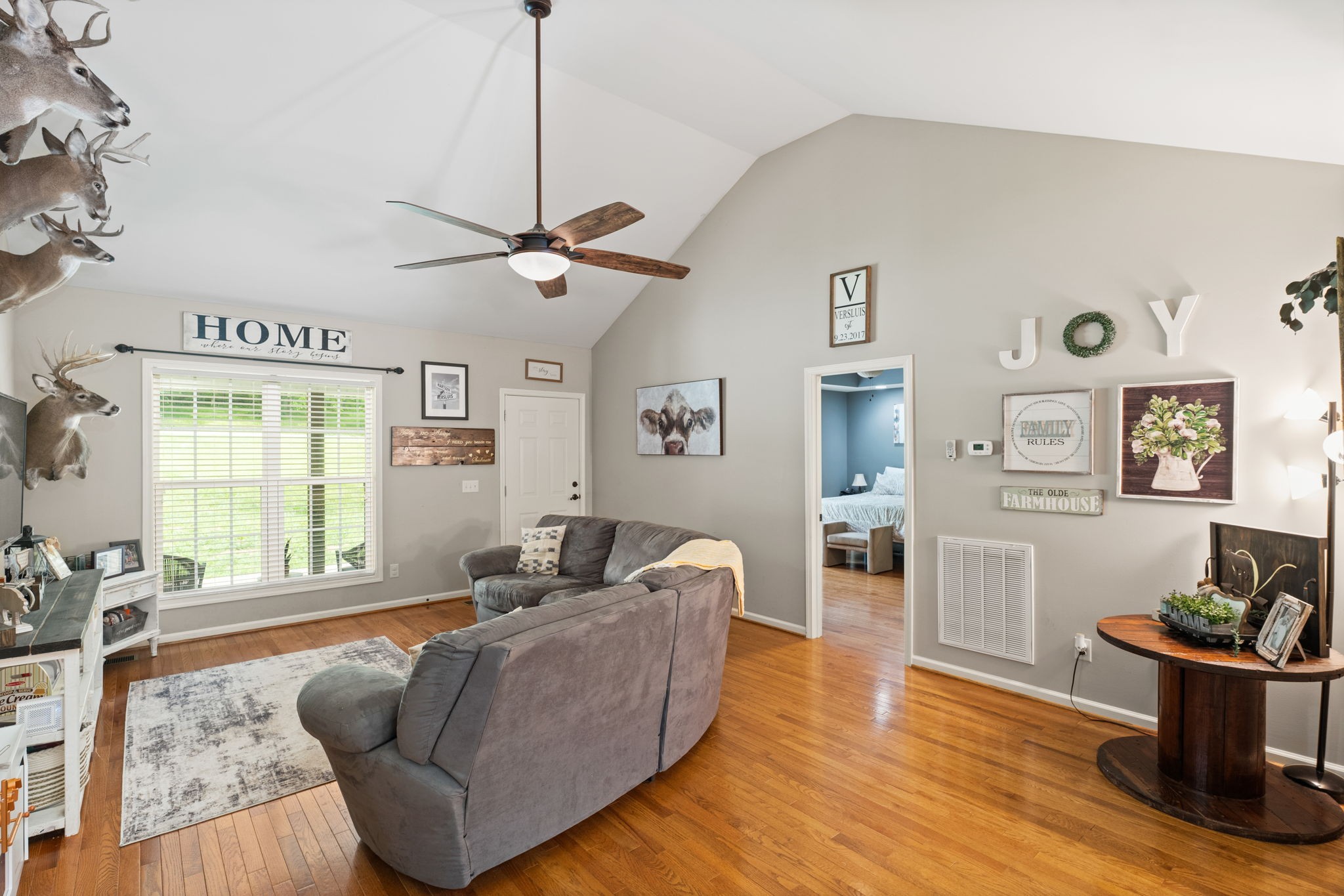 6446 Green Road Springfield, TN 37172 - Photo 3 of 33 a living room with furniture wooden floor and a window