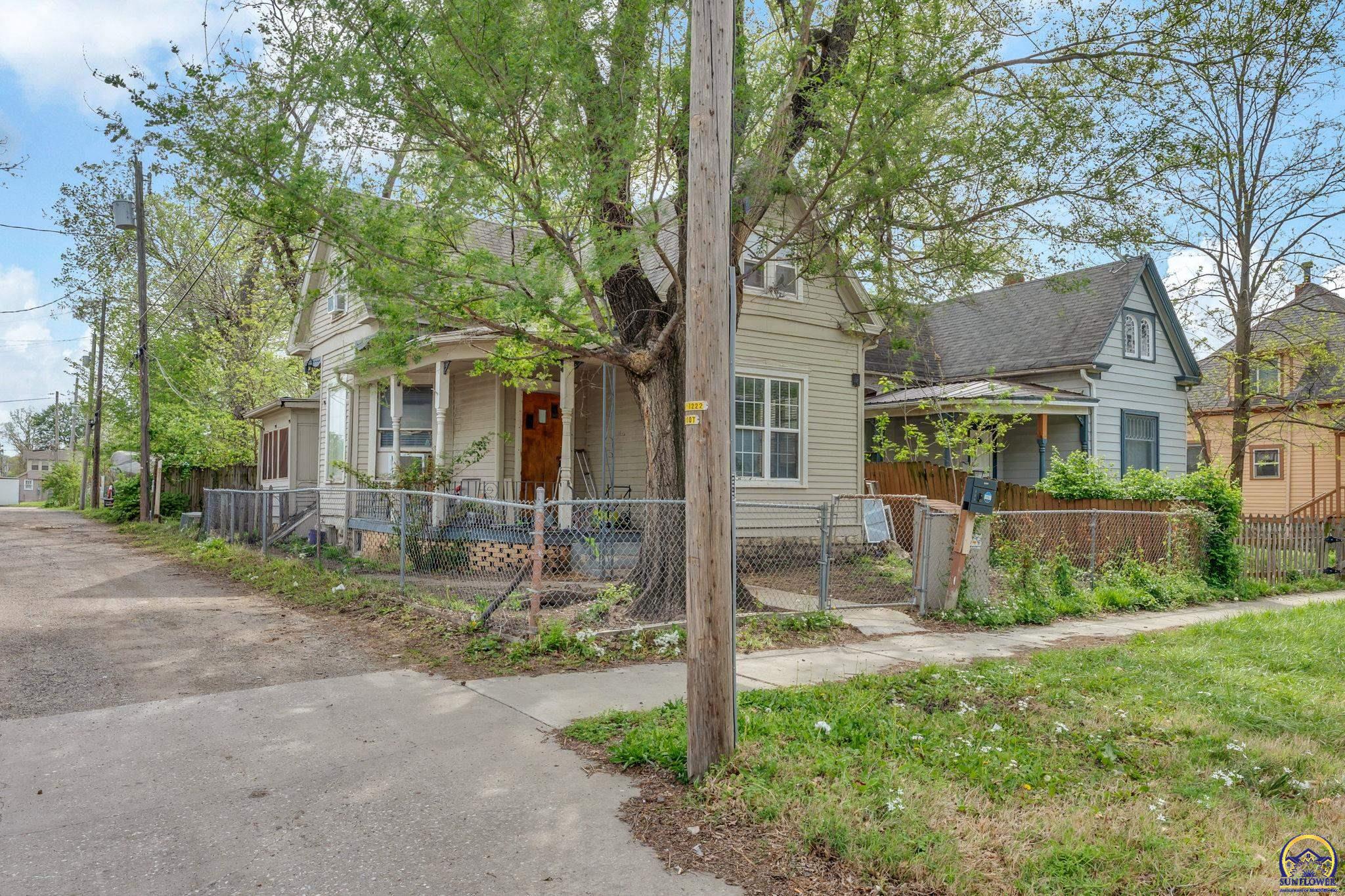 1215 Southwest 5th Street Topeka, KS 66606 - Photo 2 of 16