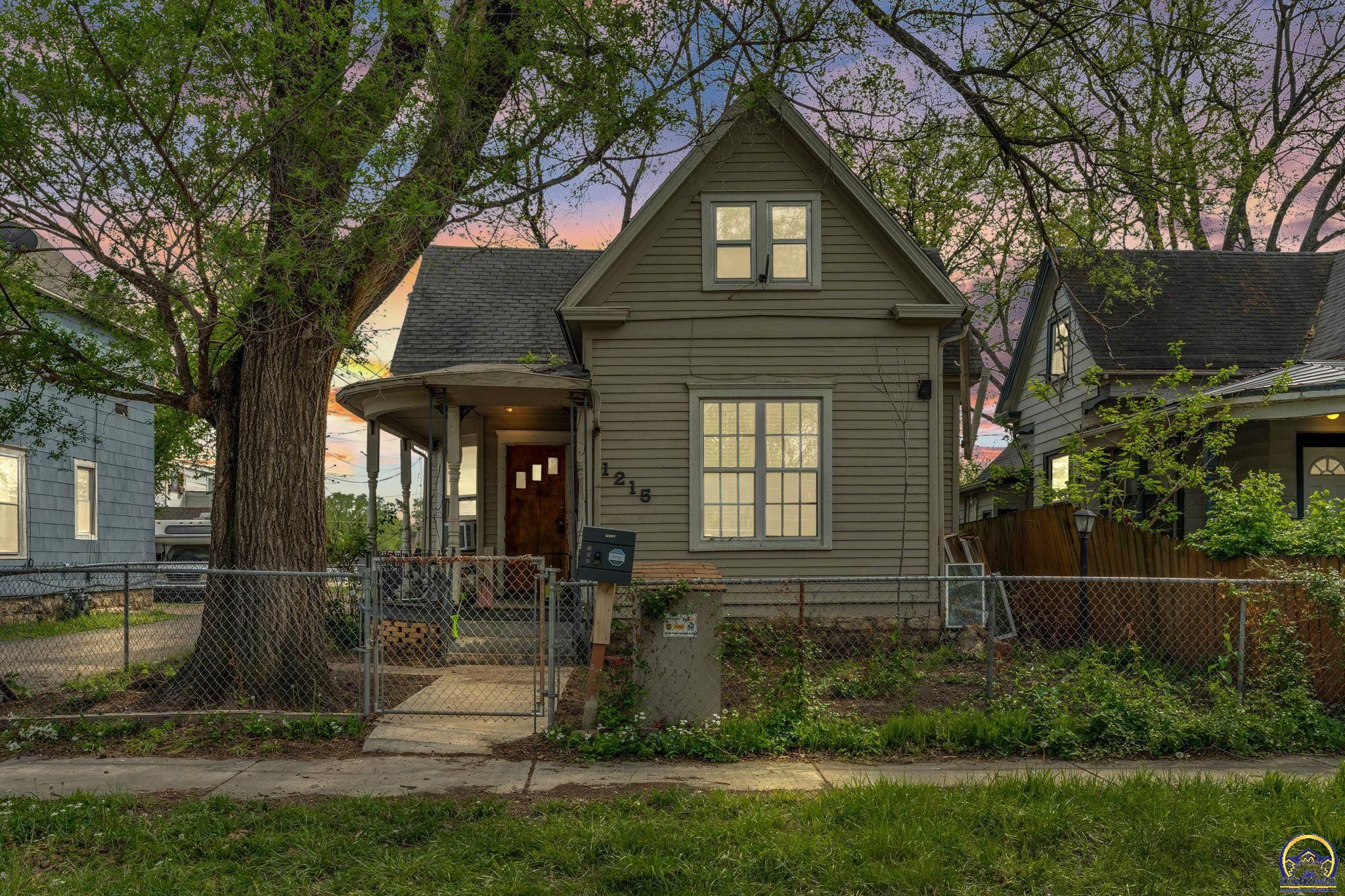 1215 Southwest 5th Street Topeka, KS 66606 - Photo 3 of 16