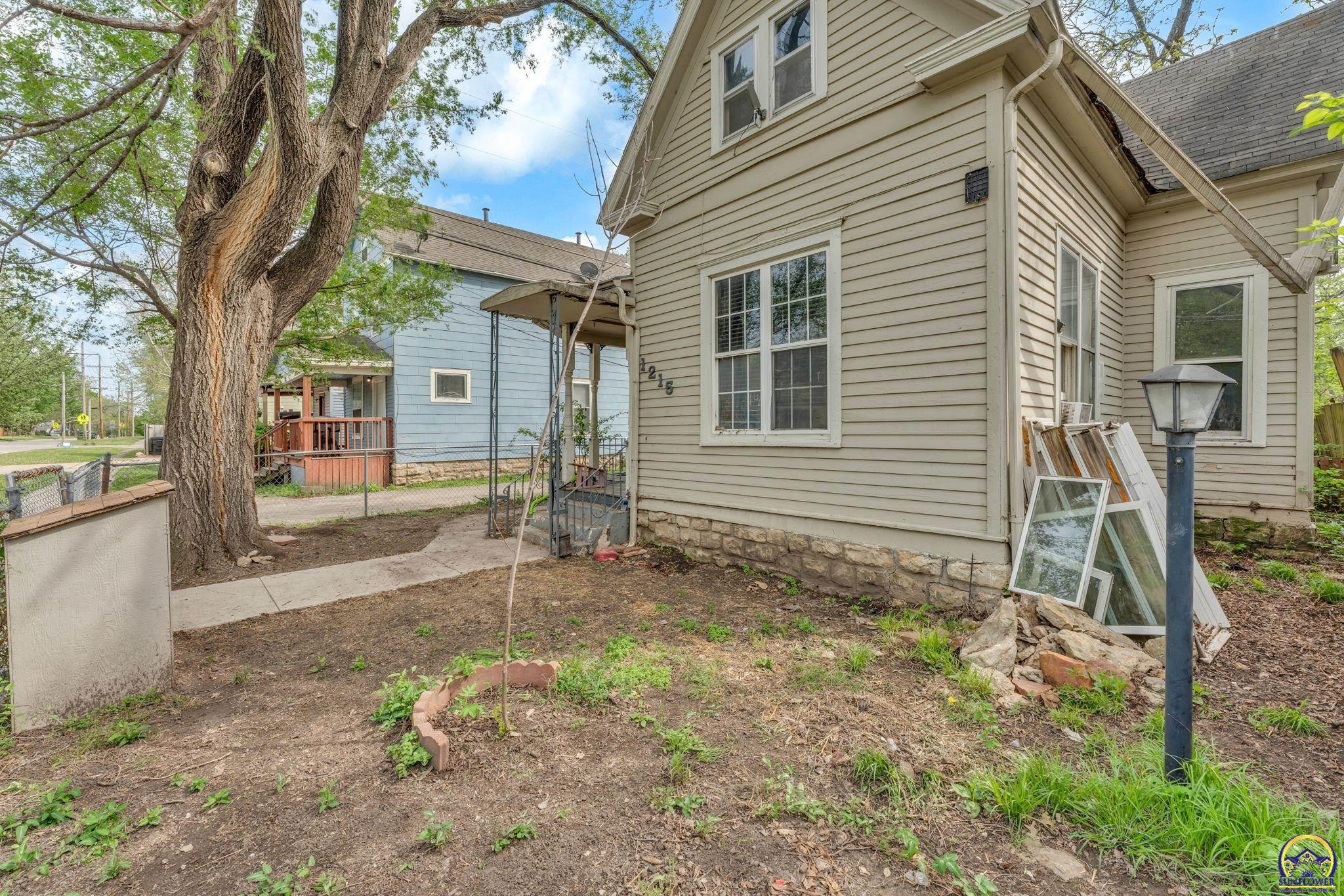 1215 Southwest 5th Street Topeka, KS 66606 - Photo 4 of 16