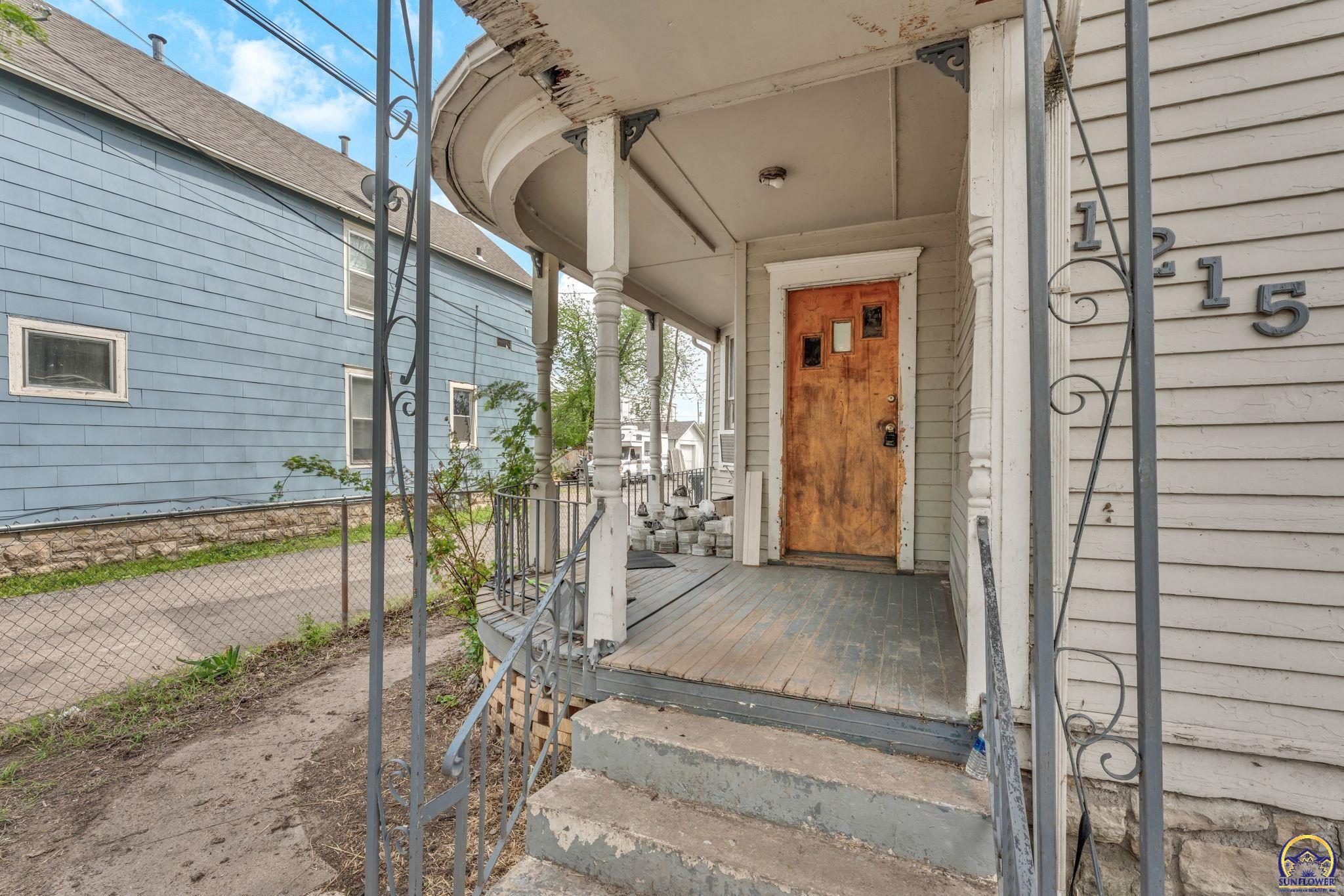 1215 Southwest 5th Street Topeka, KS 66606 - Photo 5 of 16