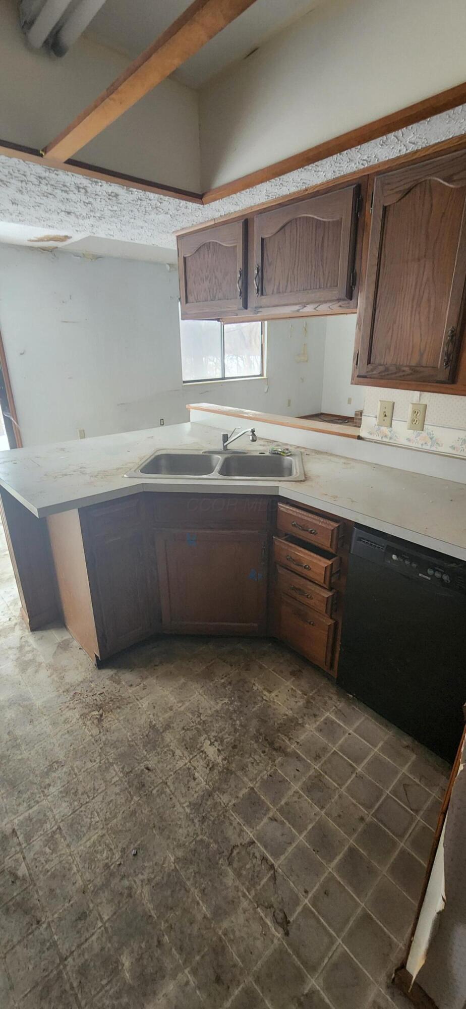 3592 Watt Road Columbus, OH 43230 - Photo 4 of 21 20260211_152601