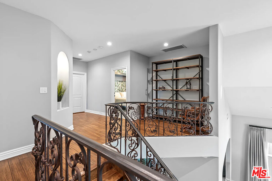 4724 Noble Avenue Sherman Oaks, CA 91403 - Photo 24 of 35