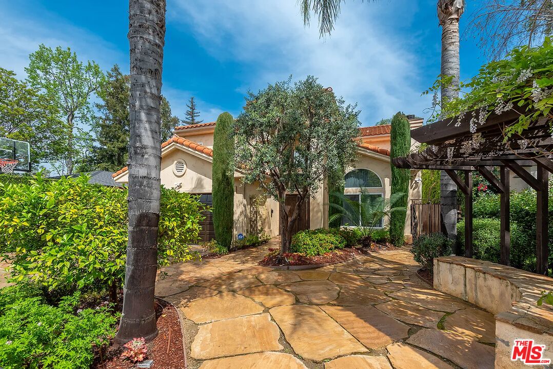 4724 Noble Avenue Sherman Oaks, CA 91403 - Photo 4 of 35