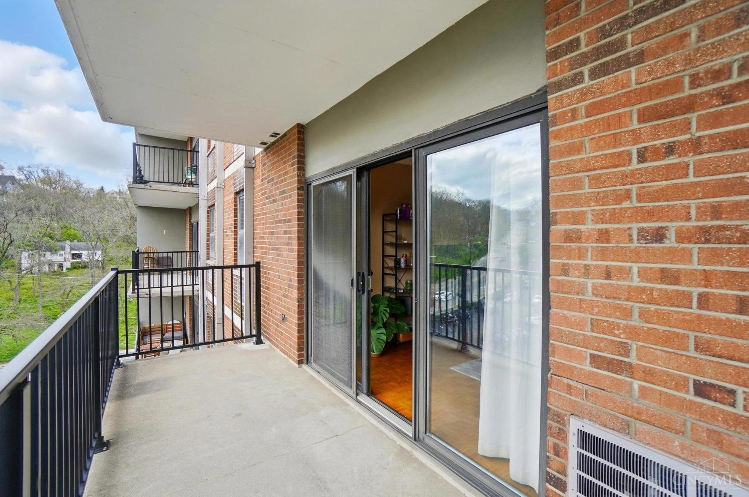 1815 William Howard Taft Road, Unit 702 Cincinnati, OH 45206 - Photo 24 of 35