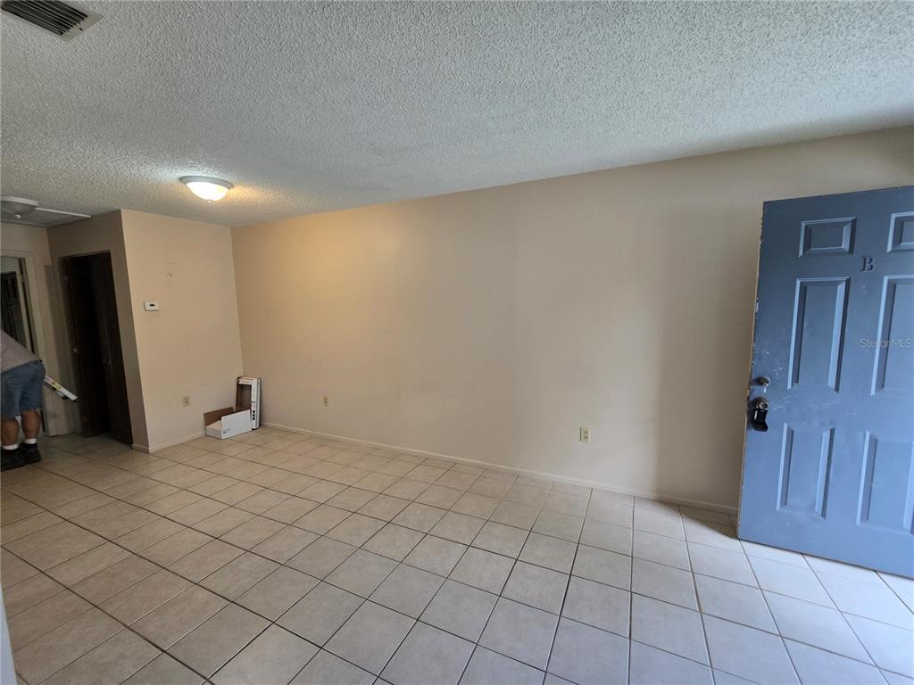 289 Jeru Boulevard, Unit 289B Tarpon Springs, FL 34689 - Photo 3 of 9 a view of an empty room