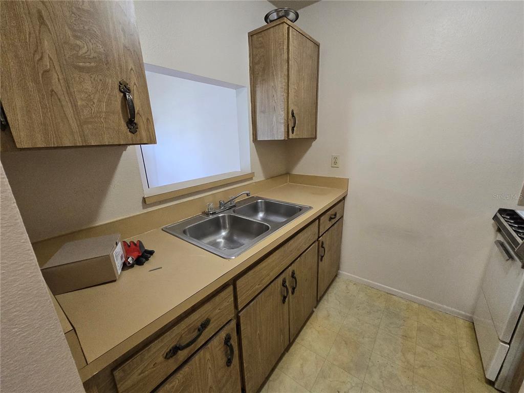 289 Jeru Boulevard, Unit 289B Tarpon Springs, FL 34689 - Photo 6 of 9 a utility room with sink dryer and washer